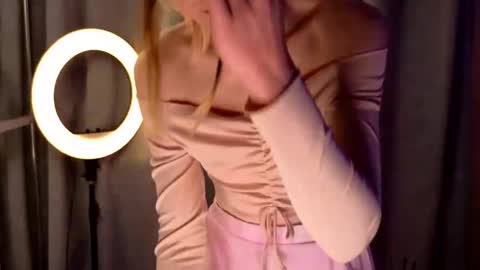 Alexandra online show from 12/20/25, 04:41