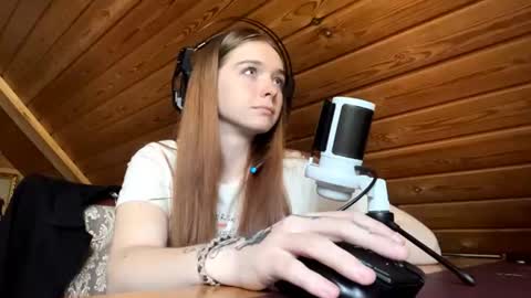 Snapshot of shavonflosi chatting on 06/15/26, 04:15 Maria online show from 06/15/26, 04:15