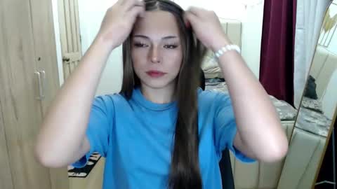 Snapshot of shawntel_cutiee chatting on 10/24/25, 01:35 shawniee 3 online show from 10/24/25, 01:35