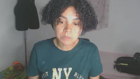 Snapshot of shayna_cute chatting on 11/25/25, 05:07 Shayna online show from 11/25/25, 05:07