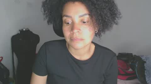 Snapshot of shayna_cute chatting on 12/02/25, 01:00 Shayna online show from 12/02/25, 01:00