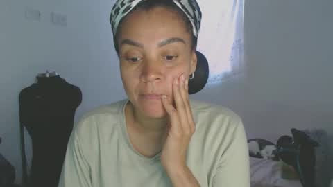 Snapshot of shayna_cute chatting on 12/02/25, 09:10 Shayna online show from 12/02/25, 09:10