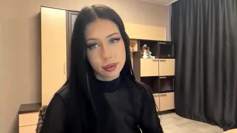 Snapshot of shaynikim chatting on 11/16/25, 08:20 Dana online show from 11/16/25, 08:20