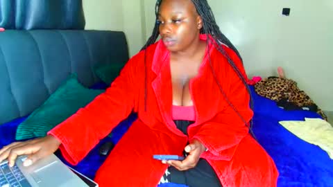 Snapshot of shee13 chatting on 10/26/25, 10:25 shee13 online show from 10/26/25, 10:25