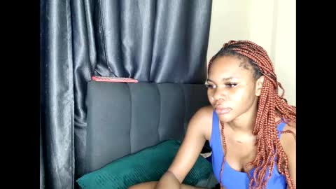 Snapshot of shee13 chatting on 10/27/25, 10:41 shee13 online show from 10/27/25, 10:41