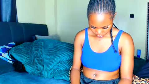 Snapshot of shee13 chatting on 11/29/25, 04:59 shee13 online show from 11/29/25, 04:59