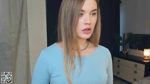 Snapshot of sheenaeast chatting on 12/25/24, 08:07 Violet online show from 12/25/24, 08:07