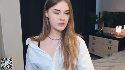 Snapshot of sheenaeast chatting on 12/26/24, 10:05 Violet online show from 12/26/24, 10:05