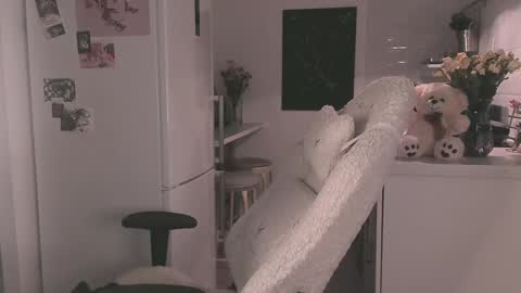 Snapshot of sheeny_shy chatting on 12/10/24, 02:48 Chiara online show from 12/10/24, 02:48