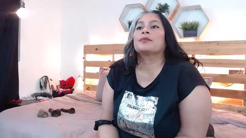 Snapshot of sheila_reeves27 chatting on 01/07/25, 06:03 Sheila Reeves online show from 01/07/25, 06:03