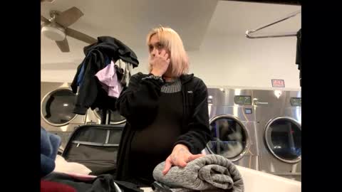 Snapshot of shelbybaby01 chatting on 12/17/24, 01:39 Shelby holes online show from 12/17/24, 01:39