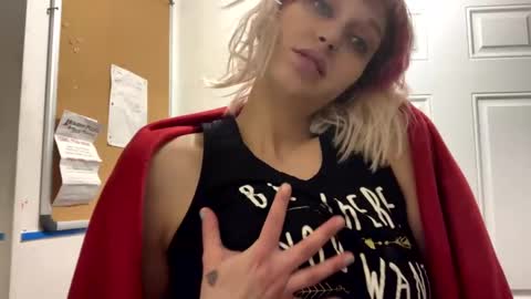 Snapshot of shelbybaby01 chatting on 02/17/25, 08:52 Shelby holes online show from 02/17/25, 08:52