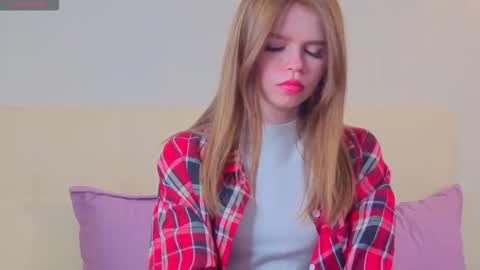 Snapshot of shelleyborom chatting on 10/27/25, 07:01 Sofia online show from 10/27/25, 07:01