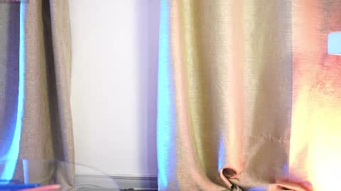 Snapshot of shelleymorell chatting on 06/11/26, 01:09 Transmission schedule Monday - Friday 715 am to 200 pm time Colombia online show from 06/11/26, 01:09