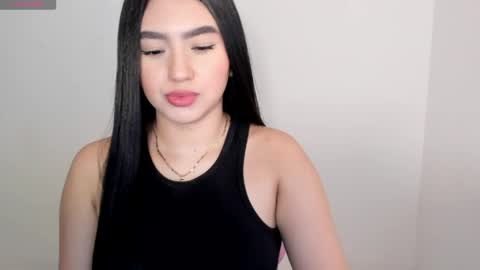 Snapshot of shelly_rohades chatting on 05/25/26, 04:07 online show from 05/25/26, 04:07