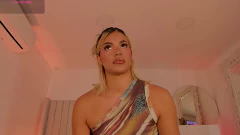 shelynna_azzul online show from 03/26/26, 08:14