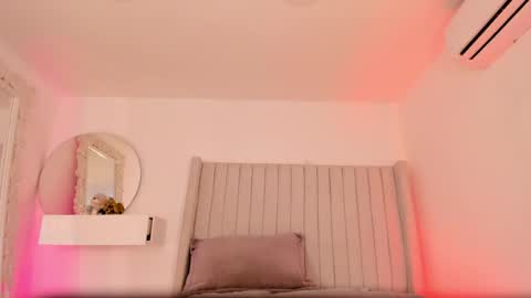 shelynna_azzul online show from 06/03/26, 12:30
