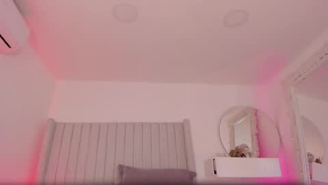 shelynna_azzul online show from 06/04/26, 12:00