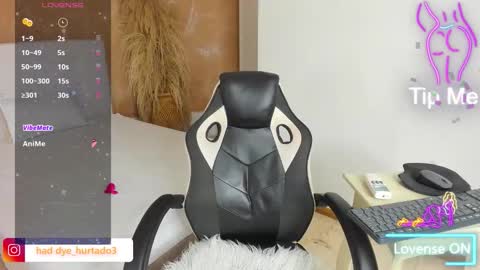 Snapshot of shenielxxx chatting on 02/17/26, 01:40 shenielxxx online show from 02/17/26, 01:40