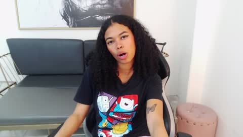 Snapshot of shenna_brunette_ chatting on 12/03/24, 05:12 Shenna online show from 12/03/24, 05:12