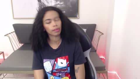 Snapshot of shenna_brunette_ chatting on 12/16/24, 01:11 Shenna online show from 12/16/24, 01:11