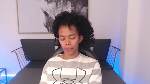 Snapshot of shenna_brunette_ chatting on 12/24/24, 04:51 Shenna online show from 12/24/24, 04:51