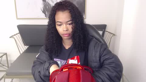 Snapshot of shenna_brunette_ chatting on 01/03/25, 01:03 Shenna online show from 01/03/25, 01:03