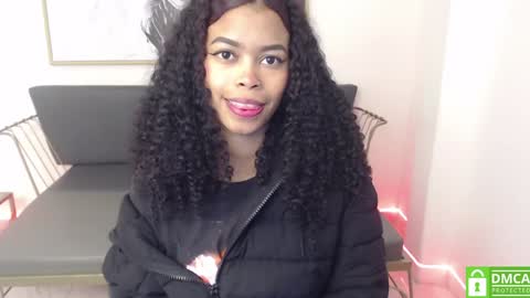 Snapshot of shenna_brunette_ chatting on 01/18/25, 01:51 Shenna online show from 01/18/25, 01:51