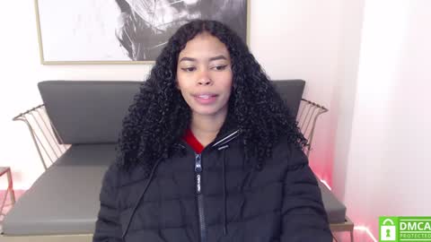 Snapshot of shenna_brunette_ chatting on 01/20/25, 01:00 Shenna online show from 01/20/25, 01:00