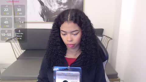 Snapshot of shenna_brunette_ chatting on 02/19/25, 01:06 Shenna online show from 02/19/25, 01:06