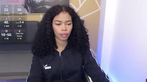 Snapshot of shenna_brunette_ chatting on 03/05/25, 01:06 Shenna online show from 03/05/25, 01:06