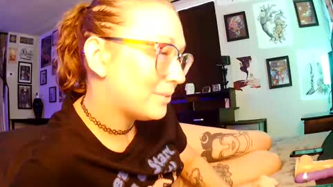 Snapshot of sheridenault chatting on 10/05/25, 10:29 Harley Townsend online show from 10/05/25, 10:29