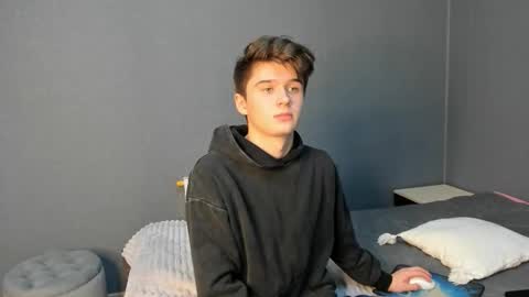 Snapshot of sherlockmax chatting on 10/16/25, 07:15 Max online show from 10/16/25, 07:15