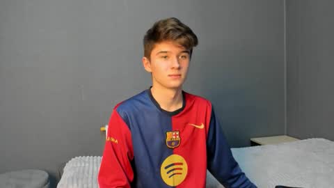 Snapshot of sherlockmax chatting on 10/17/25, 08:33 Max online show from 10/17/25, 08:33