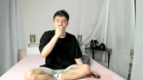 Snapshot of sherlockmax chatting on 12/20/25, 09:11 Max online show from 12/20/25, 09:11