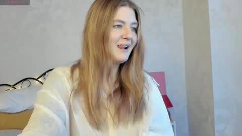 Snapshot of sherritate chatting on 12/18/25, 01:22 Sherri online show from 12/18/25, 01:22