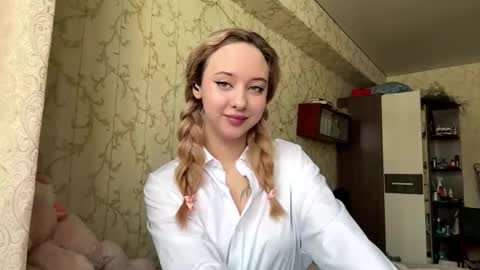 Mia online show from 03/20/26, 10:09