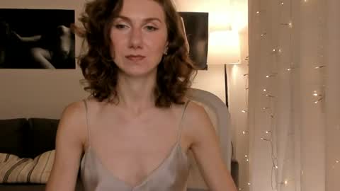 Snapshot of shesleepsnaked chatting on 06/18/26, 01:04 shesleepsnaked online show from 06/18/26, 01:04