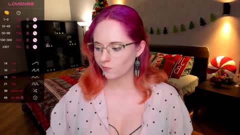 Snapshot of sheslinki chatting on 01/07/25, 08:56 Hello guys my name is Aemilia online show from 01/07/25, 08:56