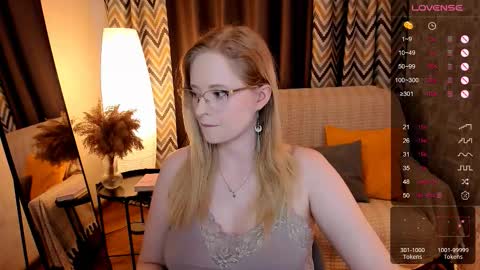 Snapshot of sheslinki chatting on 10/09/25, 08:45 Hello guys my name is Aemilia online show from 10/09/25, 08:45