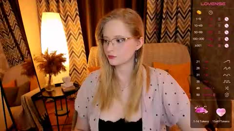 Snapshot of sheslinki chatting on 10/13/25, 08:03 Hello guys my name is Aemilia online show from 10/13/25, 08:03