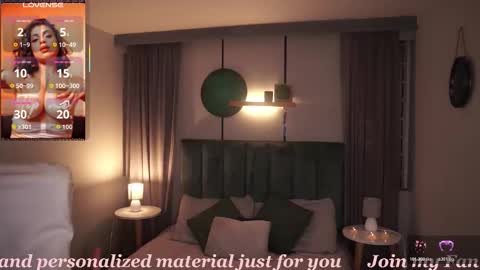 Snapshot of sheyla_hills_ chatting on 11/08/25, 04:45 Sheyla online show from 11/08/25, 04:45