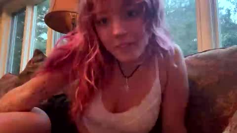 shh_itsmoon online show from 09/23/25, 11:41