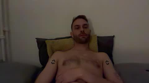 Snapshot of shiggyvara chatting on 10/03/25, 01:35 phil. online show from 10/03/25, 01:35