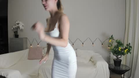 Snapshot of shine_chanel chatting on 12/10/24, 06:28 Chanel online show from 12/10/24, 06:28