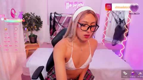 Snapshot of shinedark_tay chatting on 10/23/25, 02:44 shinedark_tay online show from 10/23/25, 02:44