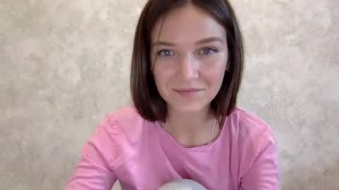 Snapshot of shining_pearl chatting on 09/19/25, 03:24 Jesica online show from 09/19/25, 03:24