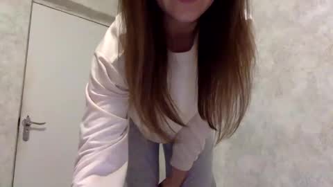 Snapshot of shining_pearl chatting on 10/06/25, 09:34 Jesica online show from 10/06/25, 09:34