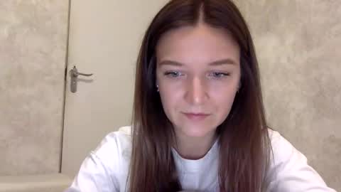 Snapshot of shining_pearl chatting on 10/08/25, 07:55 Jesica online show from 10/08/25, 07:55