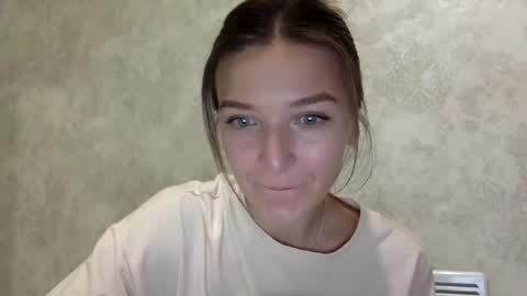 Snapshot of shining_pearl chatting on 10/12/25, 08:08 Jesica online show from 10/12/25, 08:08